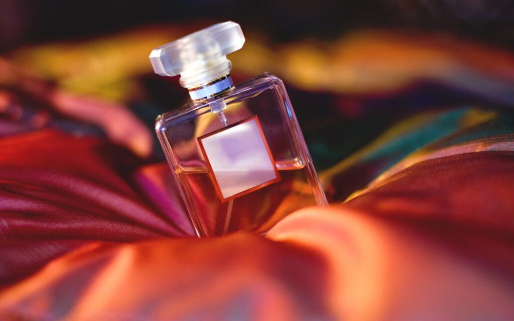 fungsi fiksatif pada parfum