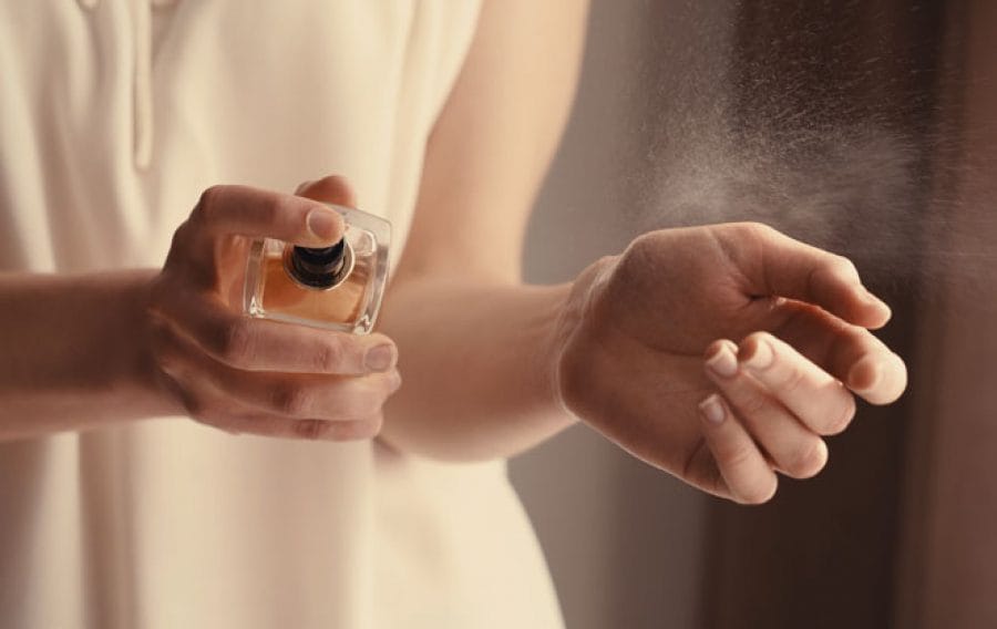 pakai parfum dalam rumah