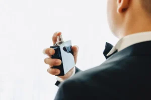 Rekomendasi Parfum Pria Tahan Lama yang Murah & Tips Memilihnya