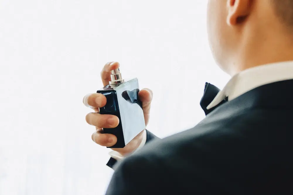 Rekomendasi Parfum Pria Tahan Lama yang Murah & Tips Memilihnya